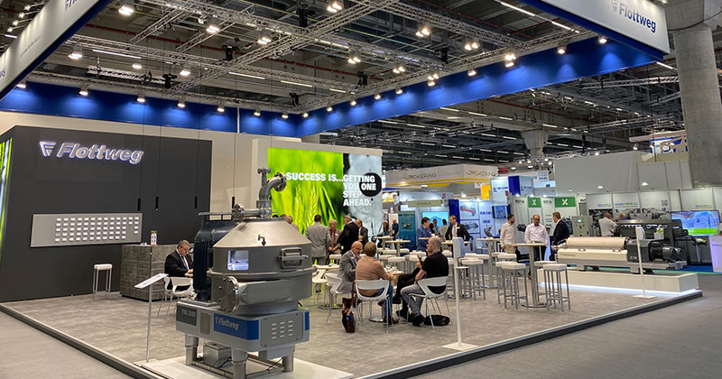 Flottweg's new nozzle separator was presented at Achema in Frankfurt. 2022-messerueckblick-beitragsbild