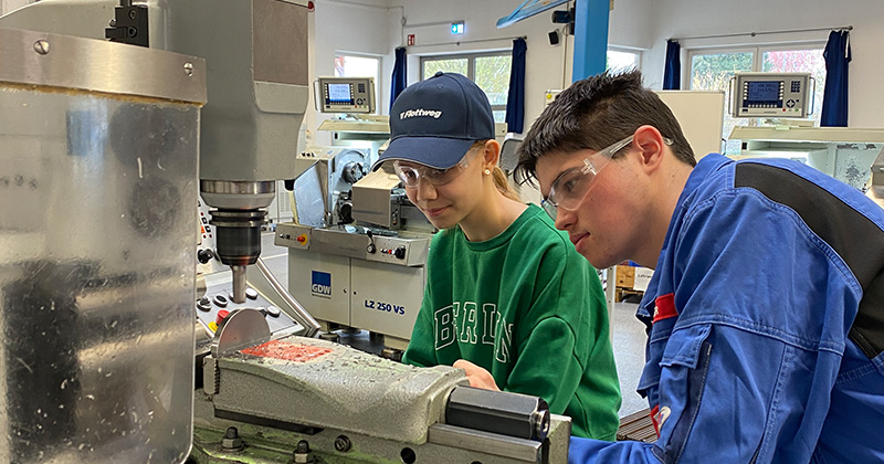 7 girls got an insight into the job world at Flottweg. 2023_nachbericht-girlsday