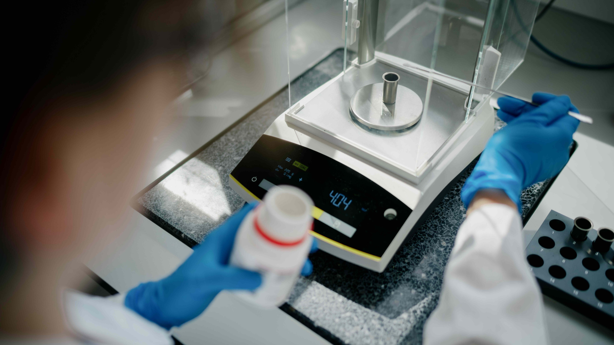 Sample preparation for measuring the nitrogen content of protein and wheat flour samples using the Elementar rapid MAX N exceed nitrogen analyzer