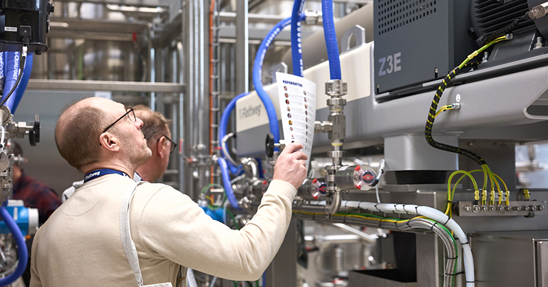 Visitors were able to experience machines, systems, and test setups up close. Visitors were able to experience machines, systems, and test setups up close.