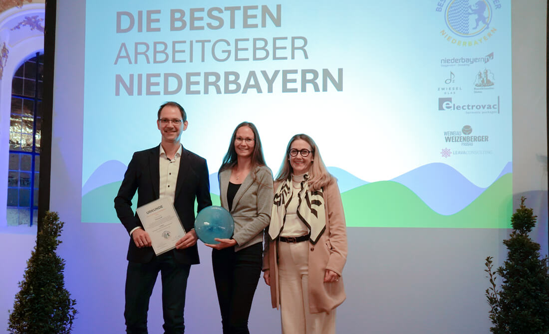 COO/CTO Jörg Lengenfelder and CFO Nadine Andree with First Mayor Sibylle Entwistle