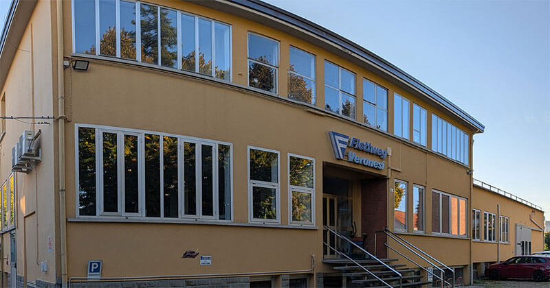 Unsere Niederlassung in Bologna mit eigener Werkstatt Gebäude unserer Niederlassung in Bologna mit angrenzender Werkstatt