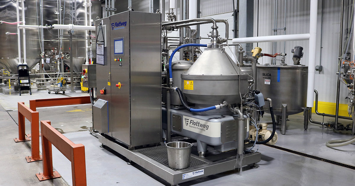 alltech-beer-separator Le séparateur à disques sépare la levure de la bière et facilite ainsi la filtration.